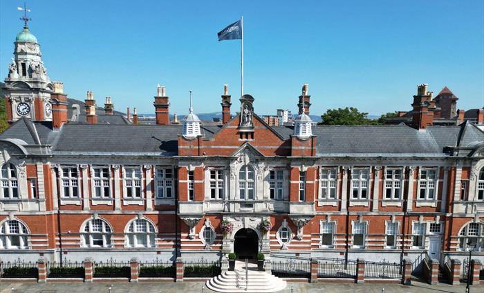 Morgans Hotel is a striking 4* boutique hotel in a historic Grade II listed building which once housed the Port Authority. Its exterior appearance is